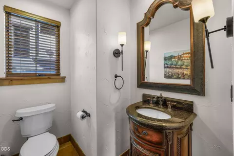 Bath - 22887 Ghost Tree Ln, Bend, OR 97701 photo 1 of 6