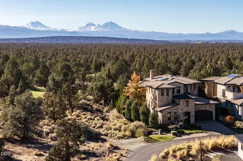 22887 Ghost Tree Ln, Bend, OR 97701