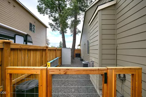 Exterior - 16624 Pine Creek Dr, La Pine, OR 97739 photo 3 of 6