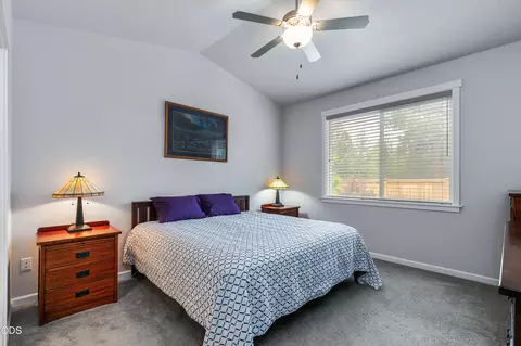 Bedroom - 16624 Pine Creek Dr, La Pine, OR 97739 photo 1 of 2
