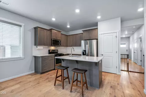 Kitchen - 16624 Pine Creek Dr, La Pine, OR 97739 photo 1 of 4