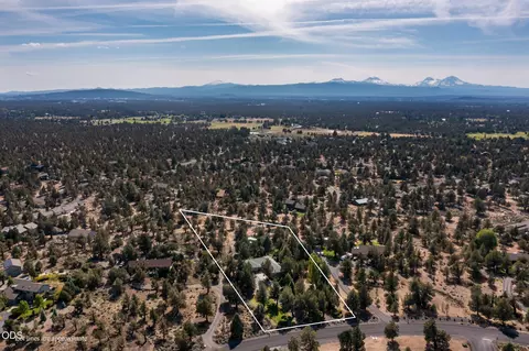 64507 Mcgrath Rd, Bend, OR 97701 photo 3