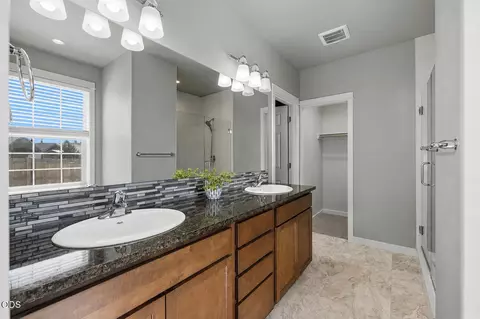 Bath - 51379 Apache Tears, La Pine, OR 97739 photo 1 of 1