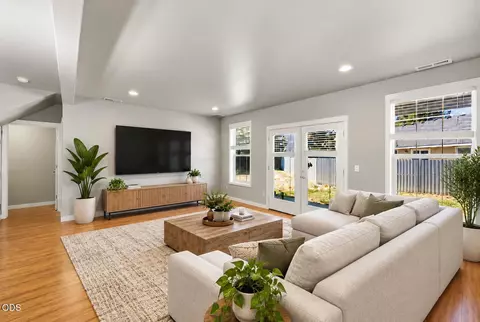 Living - 51379 Apache Tears, La Pine, OR 97739 photo 1 of 2