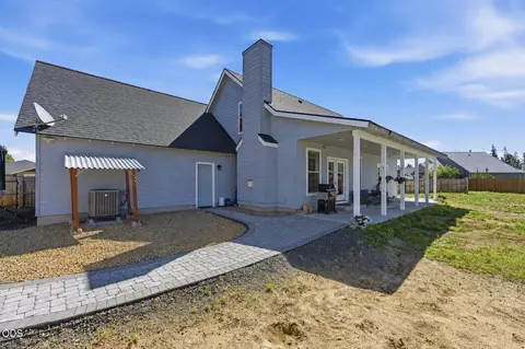 Exterior - 51379 Apache Tears, La Pine, OR 97739 photo 10 of 12