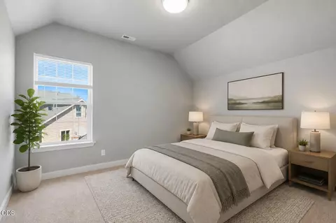 Bedroom - 51379 Apache Tears, La Pine, OR 97739 photo 2 of 3