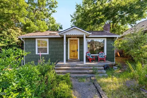 1312 Iowa St, Ashland, OR 97520