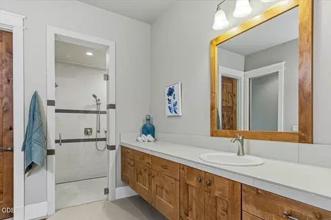 Bath - 61333 Kindle Rock Loop, Bend, OR 97702 photo 3 of 6