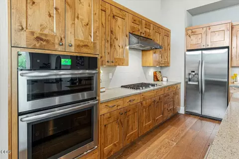 Kitchen - 61333 Kindle Rock Loop, Bend, OR 97702 photo 5 of 9