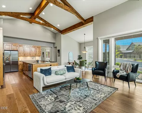 Living - 61333 Kindle Rock Loop, Bend, OR 97702 photo 1 of 2