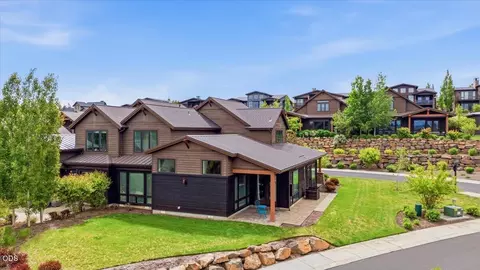 Exterior - 61333 Kindle Rock Loop, Bend, OR 97702 photo 4 of 8