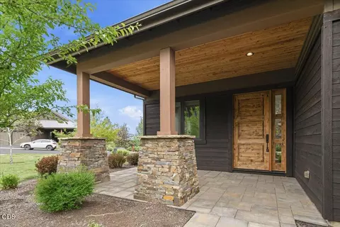 Exterior - 61333 Kindle Rock Loop, Bend, OR 97702 photo 7 of 8