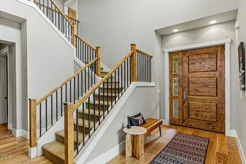 Entry Way - 61333 Kindle Rock Loop, Bend, OR 97702 photo 2 of 4