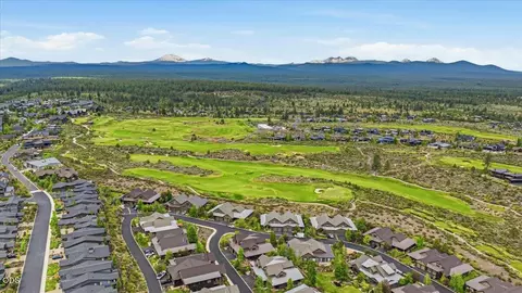 View/Area - 61333 Kindle Rock Loop, Bend, OR 97702 photo 3 of 9