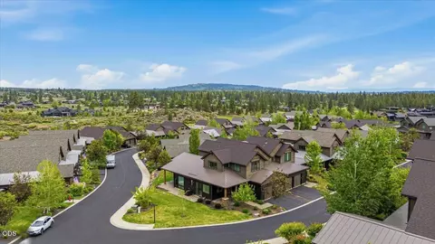 View/Area - 61333 Kindle Rock Loop, Bend, OR 97702 photo 8 of 9