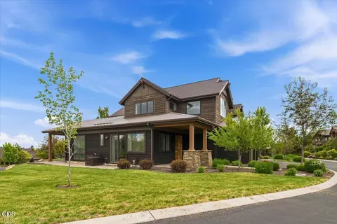 Exterior - 61333 Kindle Rock Loop, Bend, OR 97702 photo 2 of 8