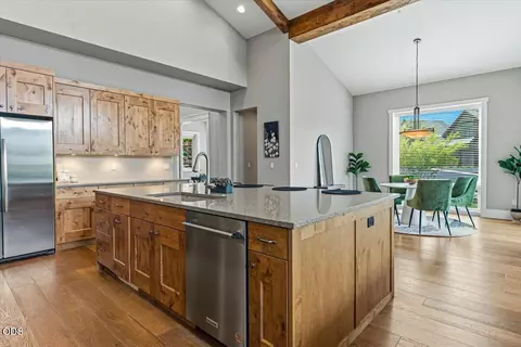 Kitchen - 61333 Kindle Rock Loop, Bend, OR 97702 photo 6 of 9