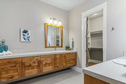 Bath - 61333 Kindle Rock Loop, Bend, OR 97702 photo 1 of 6