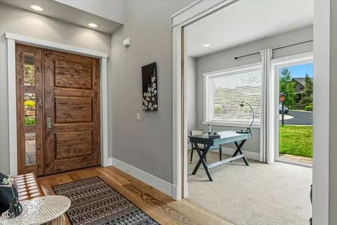 Entry Way - 61333 Kindle Rock Loop, Bend, OR 97702 photo 3 of 4