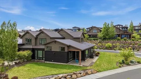 Exterior - 61333 Kindle Rock Loop, Bend, OR 97702 photo 3 of 8