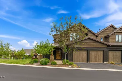 Exterior - 61333 Kindle Rock Loop, Bend, OR 97702 photo 5 of 8