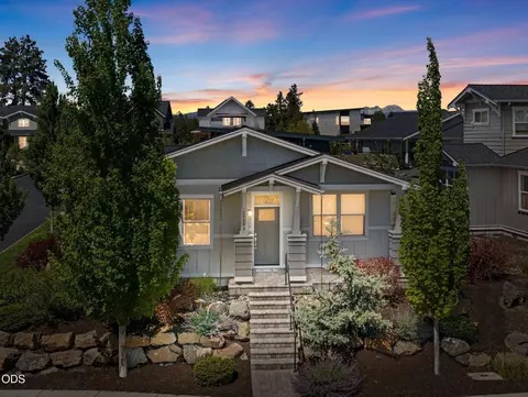 20693 SE Cougar Peak Dr, Bend, OR 97702