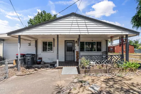 2574 Howard Ave, Medford, OR 97501