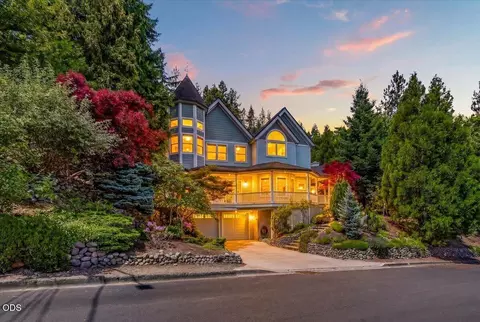 255 Scenic Dr, Ashland, OR 97520