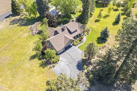 View/Area - 63330 South Rd, Bend, OR 97703 photo 1 of 9