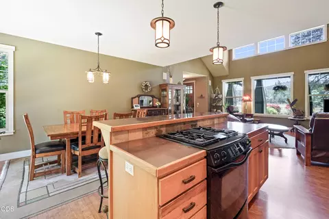 Kitchen - 63330 South Rd, Bend, OR 97703 photo 4 of 4