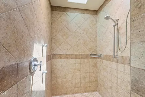 Bath - 63330 South Rd, Bend, OR 97703 photo 3 of 6