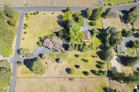 View/Area - 63330 South Rd, Bend, OR 97703 photo 4 of 9