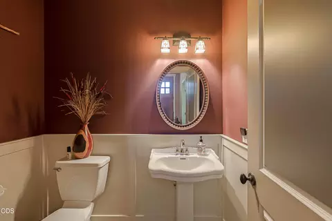 Bath - 63330 South Rd, Bend, OR 97703 photo 6 of 6