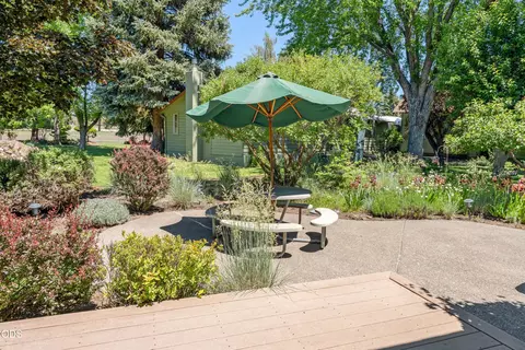 Exterior - 63330 South Rd, Bend, OR 97703 photo 6 of 14
