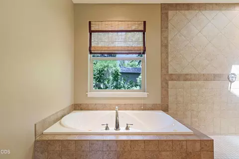 Bath - 63330 South Rd, Bend, OR 97703 photo 2 of 6
