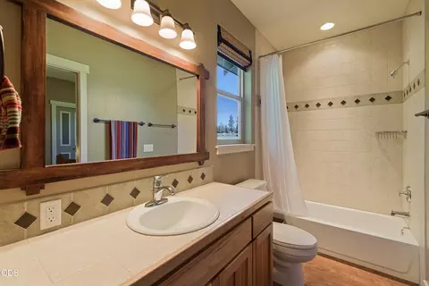 Bath - 63330 South Rd, Bend, OR 97703 photo 5 of 6