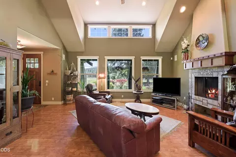 Living - 63330 South Rd, Bend, OR 97703 photo 3 of 4