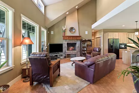 Living - 63330 South Rd, Bend, OR 97703 photo 1 of 4