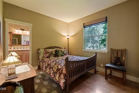 Bedroom - 63330 South Rd, Bend, OR 97703 photo 3 of 3