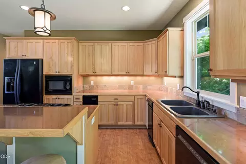 Kitchen - 63330 South Rd, Bend, OR 97703 photo 3 of 4