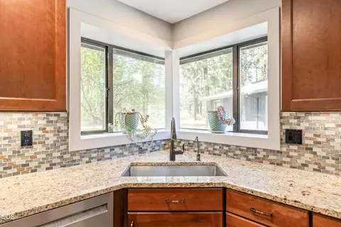 Kitchen - 16101 Park Dr, La Pine, OR 97739 photo 3 of 4