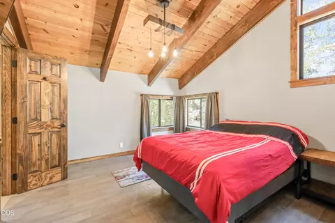 Bedroom - 16101 Park Dr, La Pine, OR 97739 photo 5 of 6
