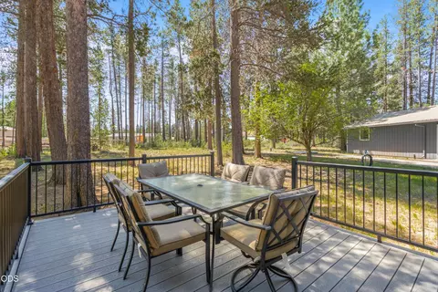 Exterior - 16101 Park Dr, La Pine, OR 97739 photo 4 of 10