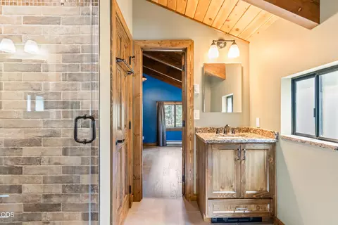 Bath - 16101 Park Dr, La Pine, OR 97739 photo 2 of 2