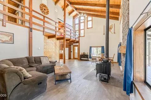 Living - 16101 Park Dr, La Pine, OR 97739 photo 1 of 1