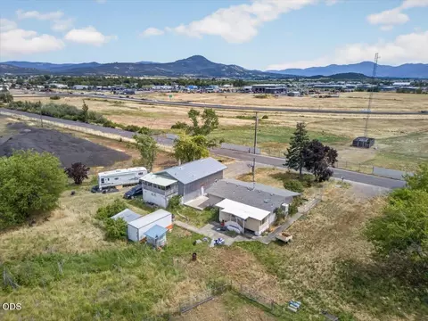 View/Area - 1745 E Gregory, Central Point, OR 97502 photo 6 of 7