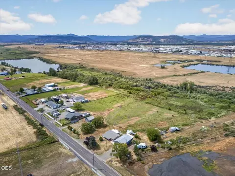 View/Area - 1745 E Gregory, Central Point, OR 97502 photo 3 of 7