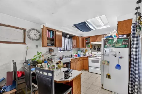 Kitchen - 1745 E Gregory, Central Point, OR 97502 photo 1 of 1