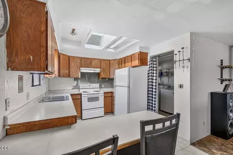 Kitchen - 1745 E Gregory, Central Point, OR 97502 photo 2 of 3