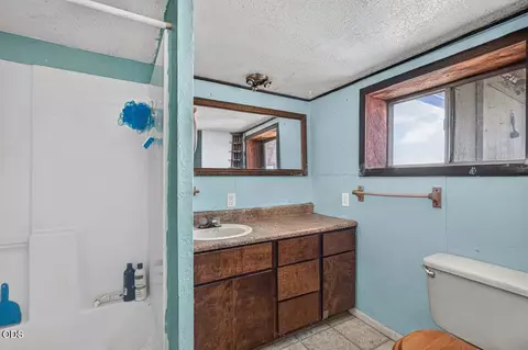 Bath - 1745 E Gregory, Central Point, OR 97502 photo 2 of 2
